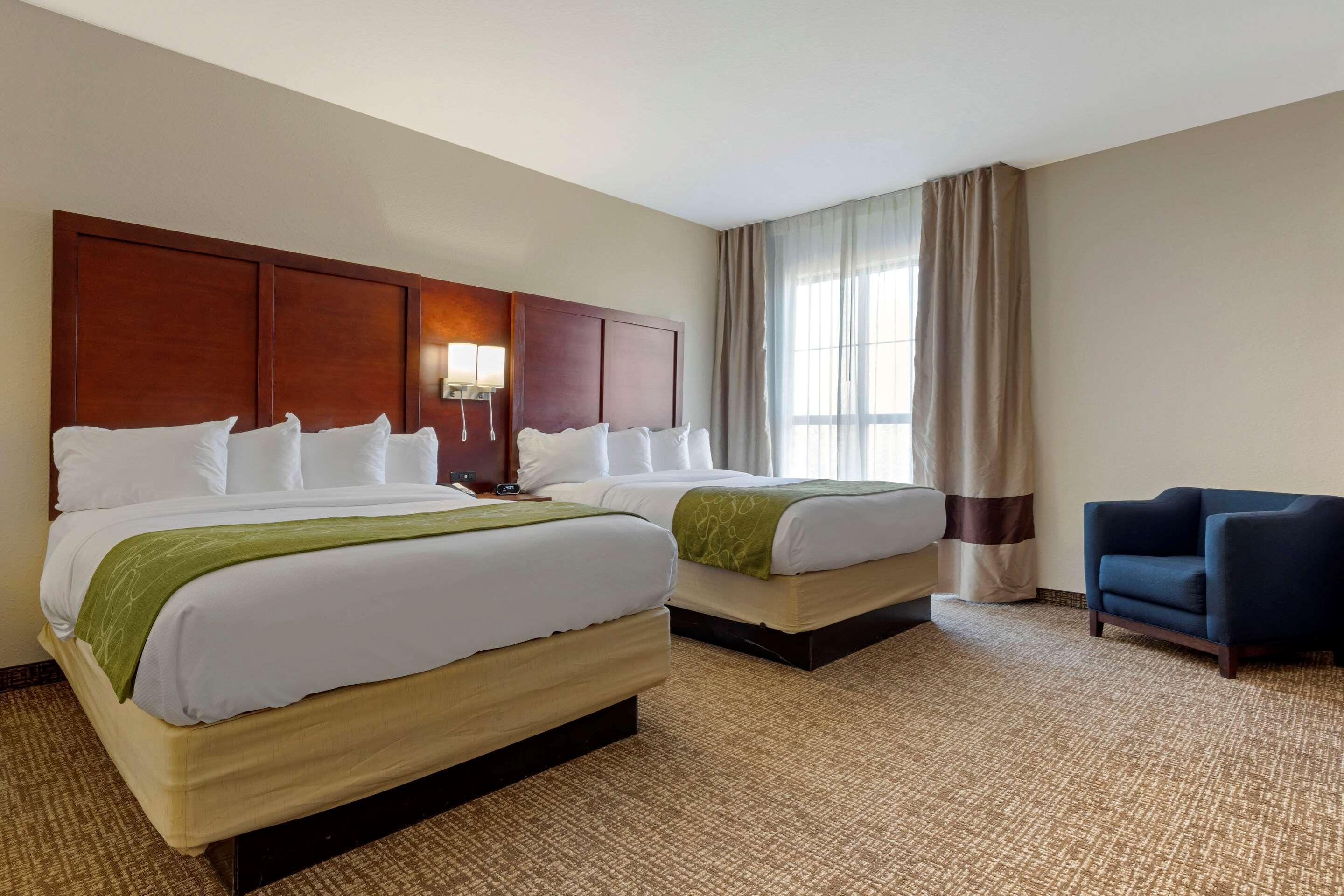 Piedmont Comfort Suites Greenville South מראה חיצוני תמונה