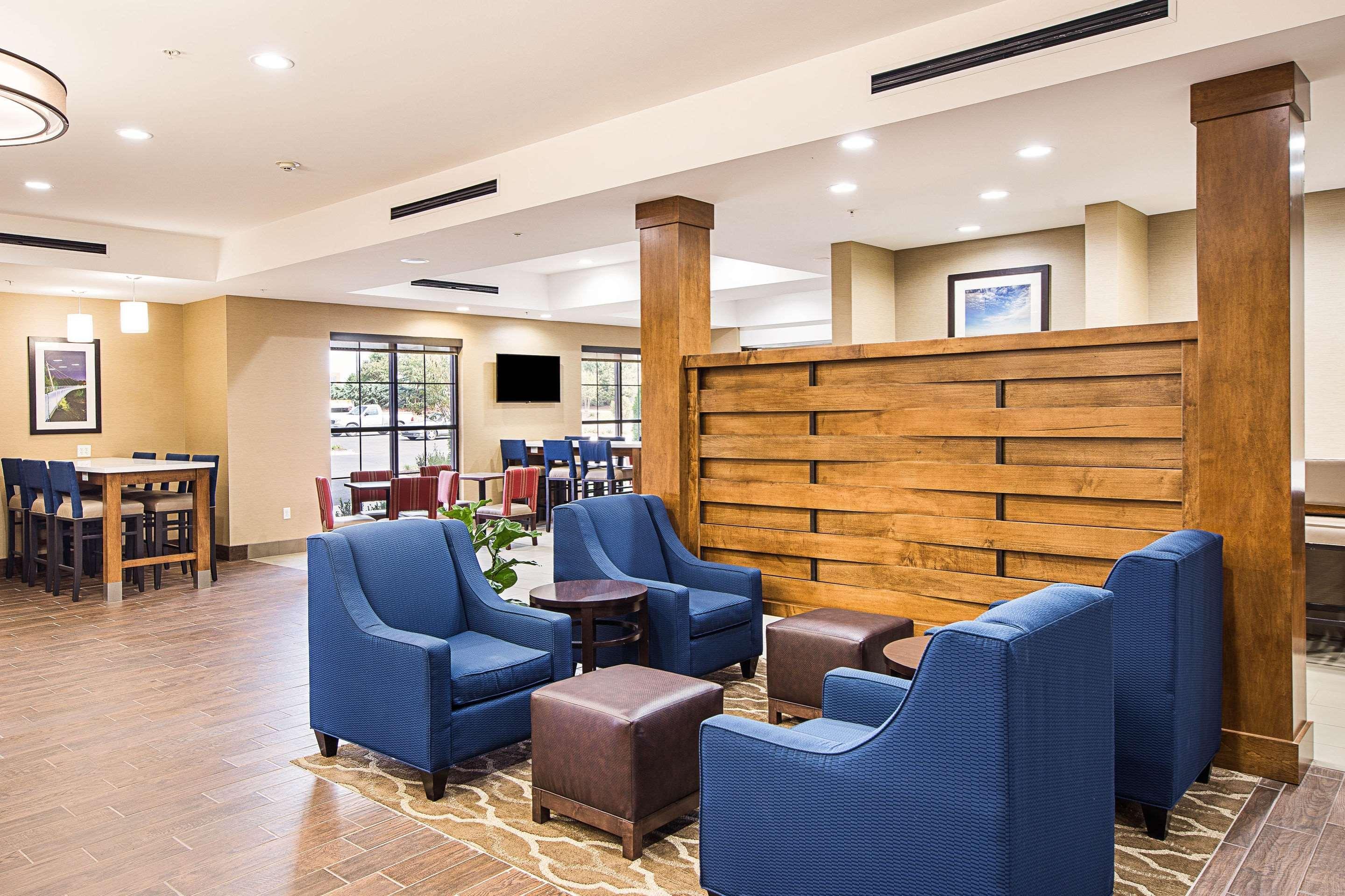 Piedmont Comfort Suites Greenville South מראה חיצוני תמונה