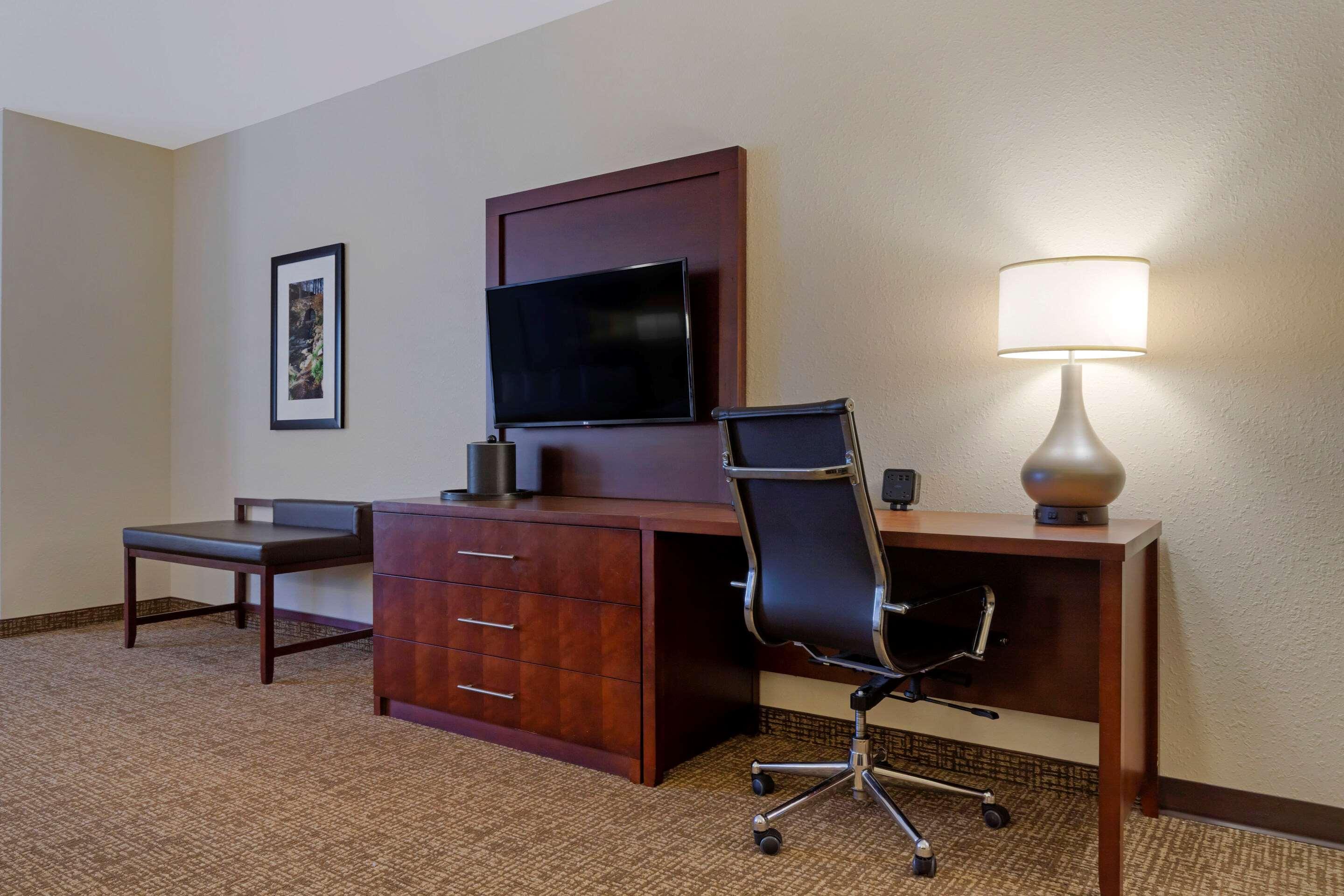 Piedmont Comfort Suites Greenville South מראה חיצוני תמונה
