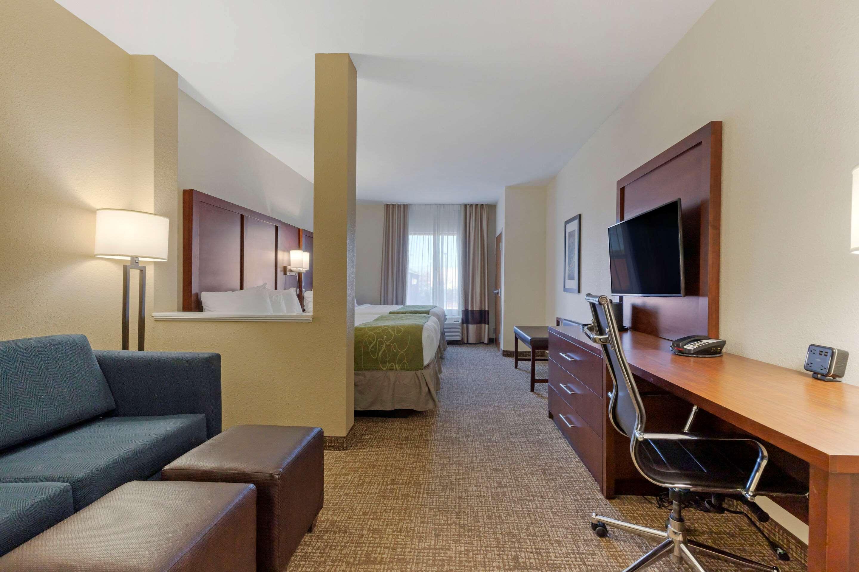 Piedmont Comfort Suites Greenville South מראה חיצוני תמונה