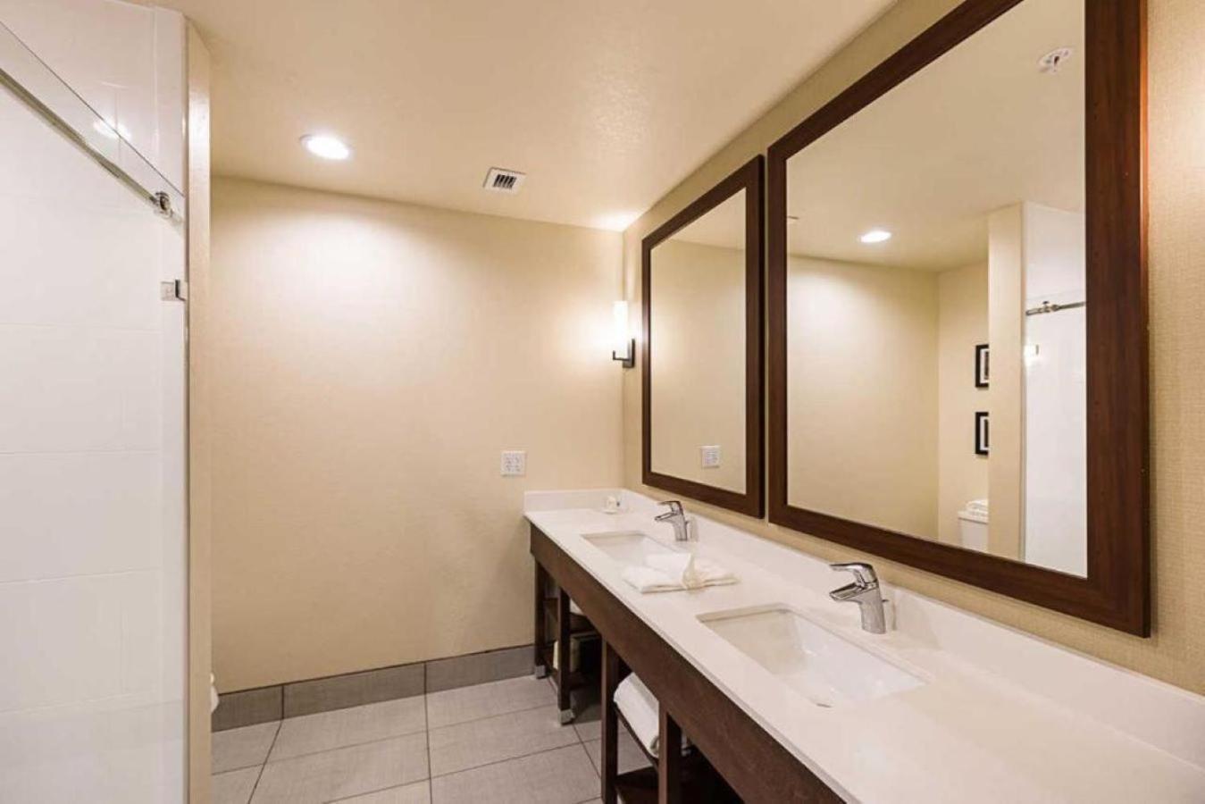 Piedmont Comfort Suites Greenville South מראה חיצוני תמונה