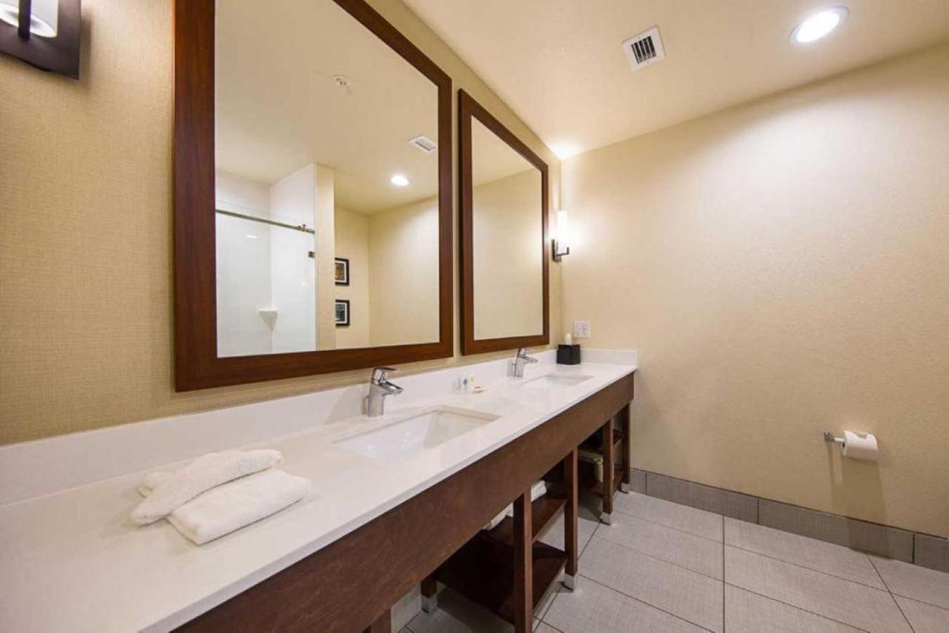 Piedmont Comfort Suites Greenville South מראה חיצוני תמונה