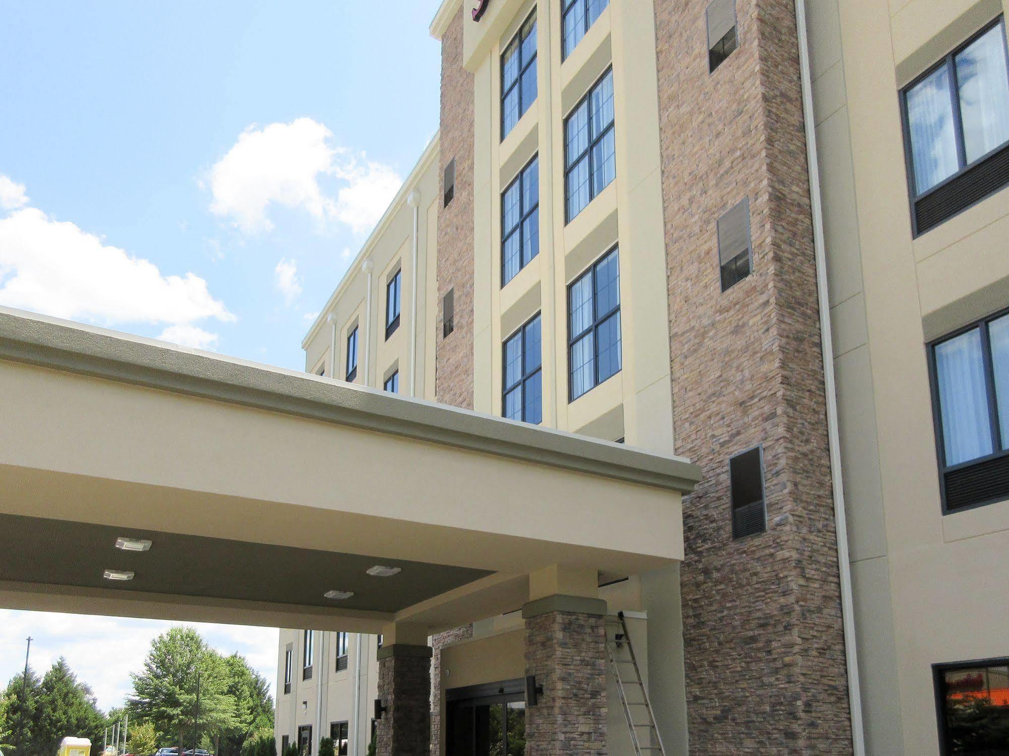Piedmont Comfort Suites Greenville South מראה חיצוני תמונה